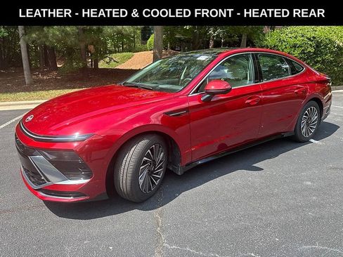 Used 2025 Hyundai Sonata Limited FWD image 3