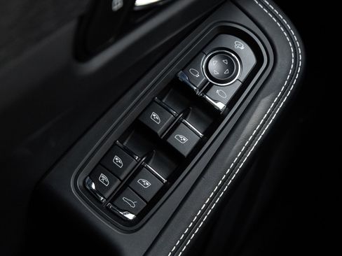 Certified 2024 Porsche Macan GTS AWD/4WD image 19