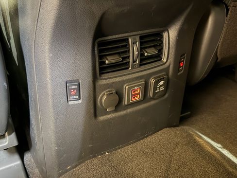 Used 2024 Nissan Titan PRO-4X w/ Pro-4x Convenience Package AWD/4WD image 45