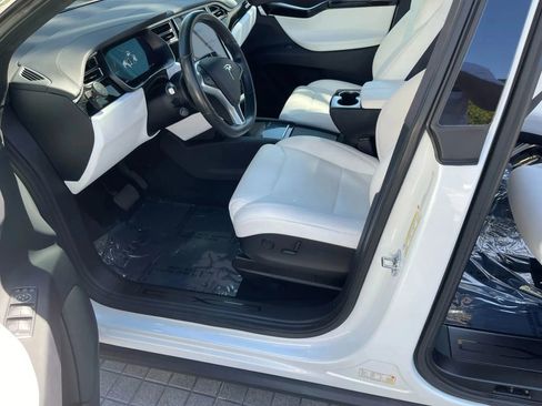Used 2017 Tesla Model X 75D image 13