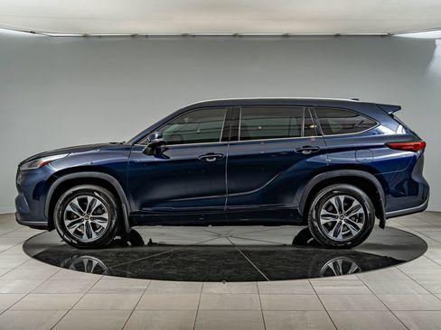 Used 2021 Toyota Highlander XLE AWD/4WD image 8