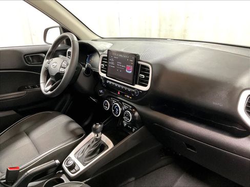 Used 2024 Hyundai Venue Limited image 15