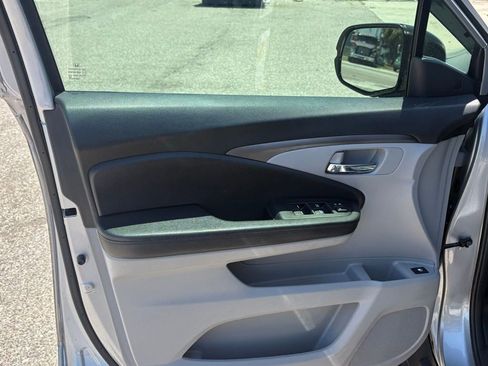 Used 2021 Honda Pilot EX image 10