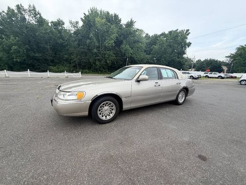 Used 1999 Lincoln Town Car Signature RWD image 48