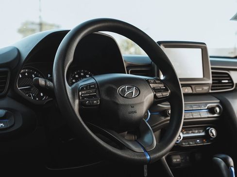 Used 2019 Hyundai Veloster 2.0 image 18