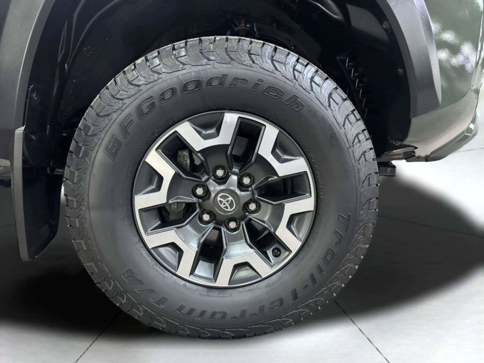 Used 2022 Toyota Tacoma TRD Off-Road AWD/4WD image 41