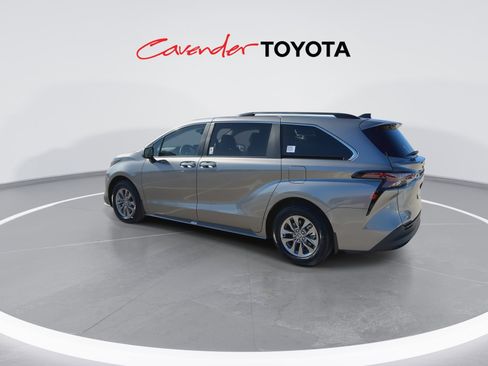 Certified 2026 Toyota Sienna XLE image 6