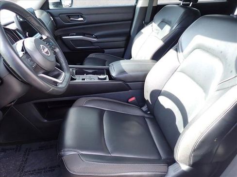 Used 2023 Nissan Pathfinder SL AWD/4WD image 14