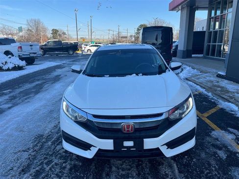 Used 2017 Honda Civic EX image 3