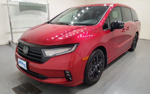 Used 2024 Honda Odyssey Sport image 3