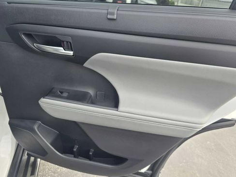 New 2026 Toyota Highlander XLE image 13