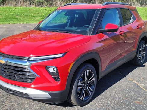 New 2026 Chevrolet TrailBlazer LT w/ LT Cold Weather Package FWD image 3