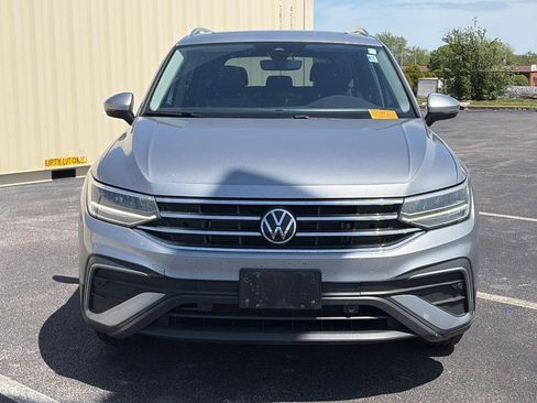 Used 2024 Volkswagen Tiguan SE w/ Panoramic Sunroof Package AWD/4WD image 2
