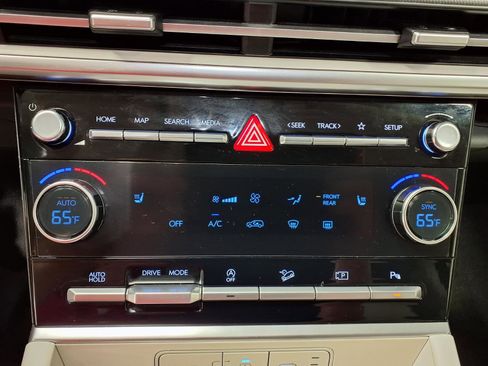 Used 2025 Hyundai Santa Fe SEL FWD image 14
