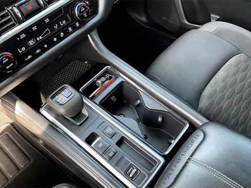 Used 2024 Nissan Pathfinder SV image 15