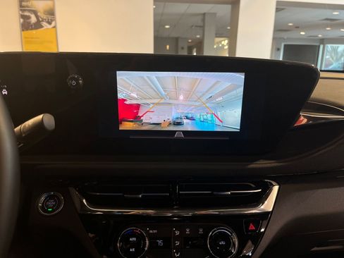 Used 2025 Buick Envista Sport Touring image 23