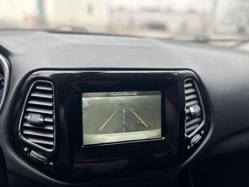 Used 2019 Jeep Compass Latitude FWD image 24