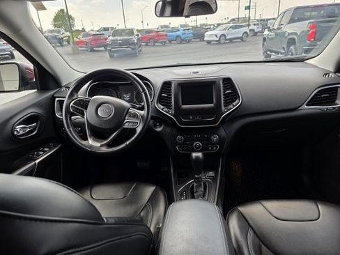 Used 2020 Jeep Cherokee Latitude Plus w/ Cold Weather Group FWD image 12