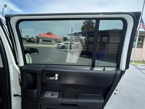 Used 2010 Ford Flex SE FWD image 13