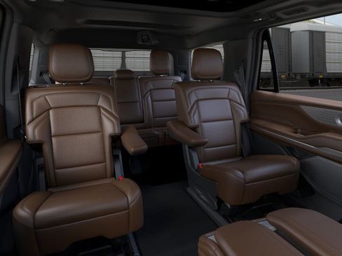 New 2025 Lincoln Navigator Reserve image 11