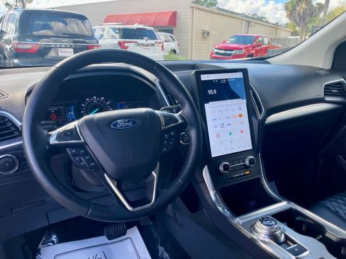 Used 2024 Ford Edge Titanium image 12