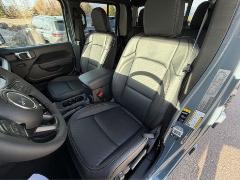 New 2025 Jeep Gladiator Sport image 23