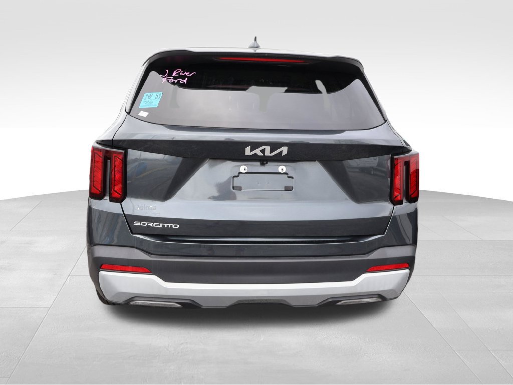 Used 2024 Kia Sorento LX FWD image 19