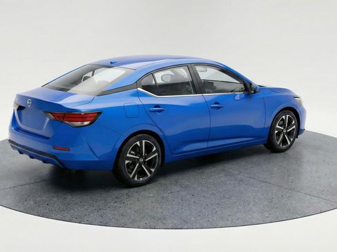 Used 2025 Nissan Sentra SV image 9