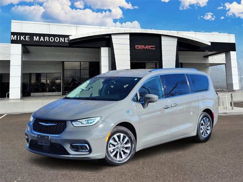 Used 2021 Chrysler Pacifica Touring-L image 2