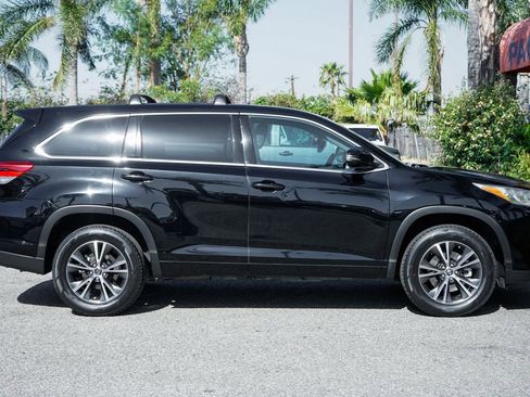 Used 2017 Toyota Highlander LE image 11