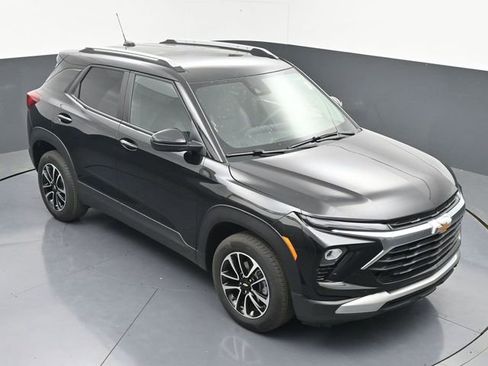 Used 2025 Chevrolet TrailBlazer LT AWD/4WD image 35