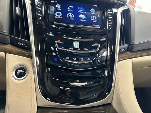 Used 2019 Cadillac Escalade ESV Premium Luxury AWD/4WD image 19