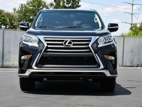 Used 2018 Lexus GX 460 Premium AWD/4WD image 2