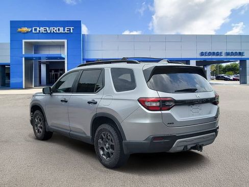 Used 2025 Honda Pilot TrailSport image 3
