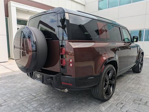 New 2025 Land Rover Defender 130 X-Dynamic SE image 4