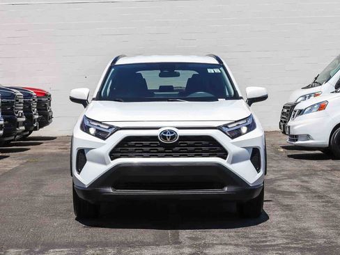 Used 2025 Toyota RAV4 XLE FWD image 2