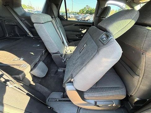 Used 2025 Honda Pilot Sport image 42