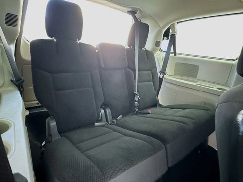 Used 2019 Dodge Grand Caravan SE w/ UConnect Hands-Free Group FWD image 18