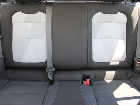 Certified 2025 Chevrolet Trax LS FWD image 31