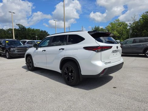 Used 2025 Toyota Highlander XLE AWD/4WD image 7