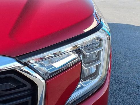 Used 2024 GMC Terrain SLE w/ Driver Convenience Package image 22