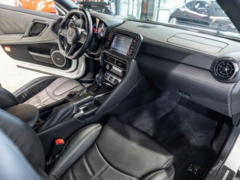 Used 2023 Nissan GT-R Premium w/ Premium Interior Package AWD/4WD image 43