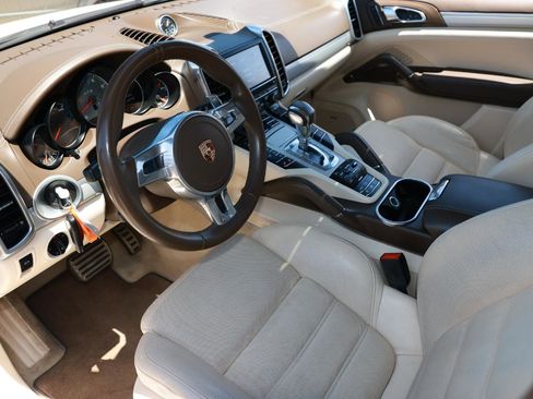 Used 2014 Porsche Cayenne GTS AWD/4WD image 4