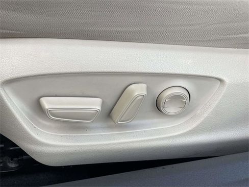 Used 2022 Toyota Camry LE image 21