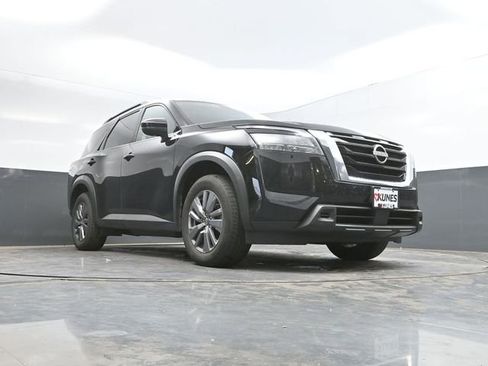 Used 2025 Nissan Pathfinder SV FWD image 51
