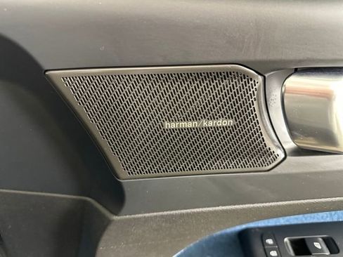 Used 2023 Volvo C40 P8 Recharge Ultimate image 28