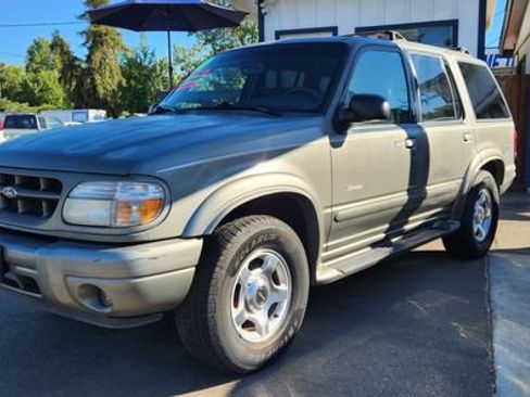 Used 2000 Ford Explorer Limited RWD image 3