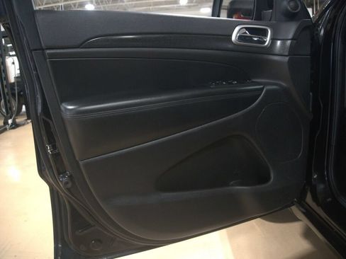 Used 2018 Jeep Grand Cherokee Altitude AWD/4WD image 30