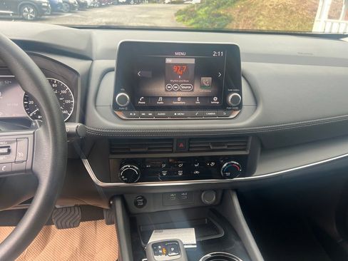 Used 2025 Nissan Rogue S AWD/4WD image 20
