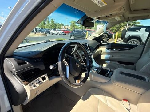 Used 2019 Cadillac Escalade ESV Premium Luxury RWD image 4